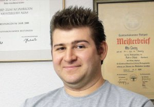 Porträt von Filippos Tsaridis, Facharbeiter Elektrotechnik, LORENZ Elektrotechnik GmbH, Leinfelden-Echterdingen (Foto: WRS/Verena Andrei)